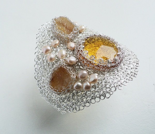 Heliodor gems bracelet with yellow crystal