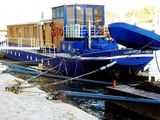 HOUSE BOAT .. BLUE SHADOW