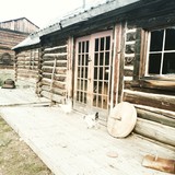 1800s log cabin