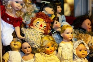 The Ghosts of Many Dolls