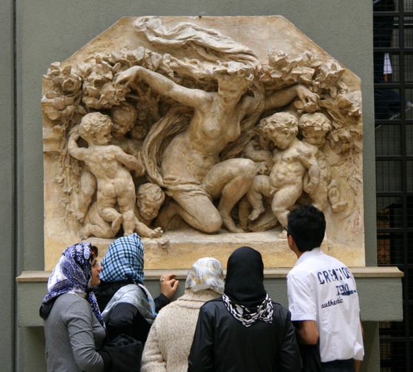 ART LOVERS