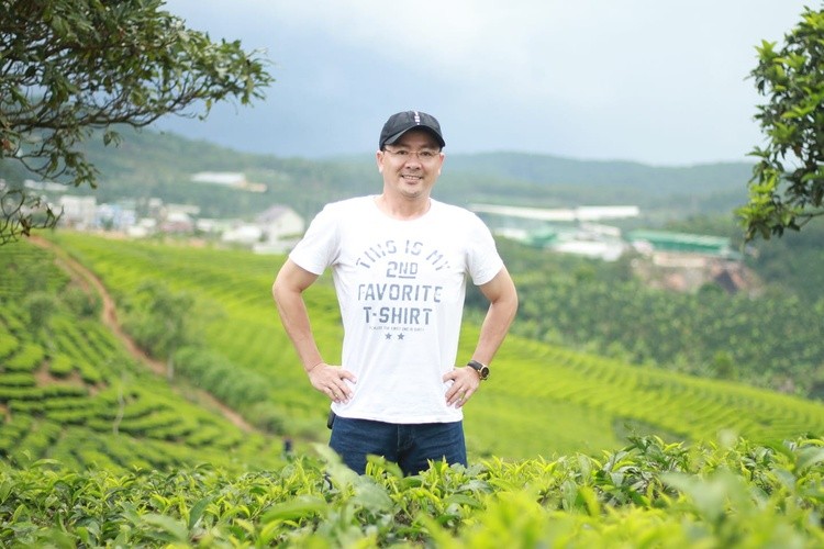 Portrait of the representative of the tea garden