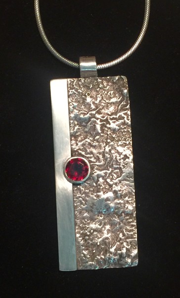 Reticulated sterling silver pendant w/ 9mm Garnet