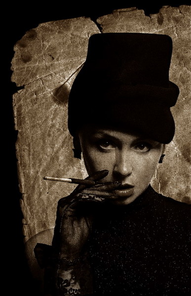 UNFAMILIAR WOMAN IN BLAK