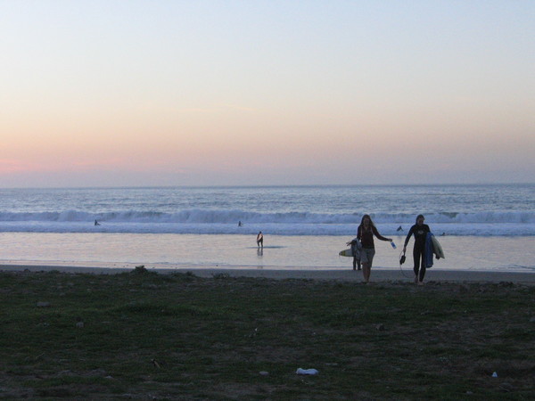 Girls DO Surf! and look great doing it!
