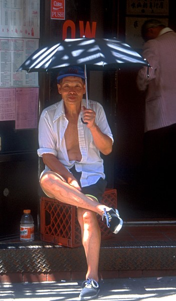 A HOT DAY N CHINATOWN  NEW YORK CITY