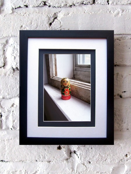 Dolly on the Sill. Photo.