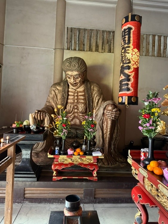 Shinjuku Park, Buddhist Temple, stage right, July 15, 2025, photo: James Brasic