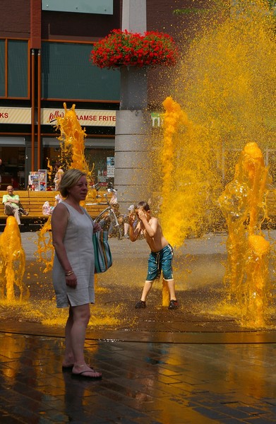 Everithing orange, even the water.