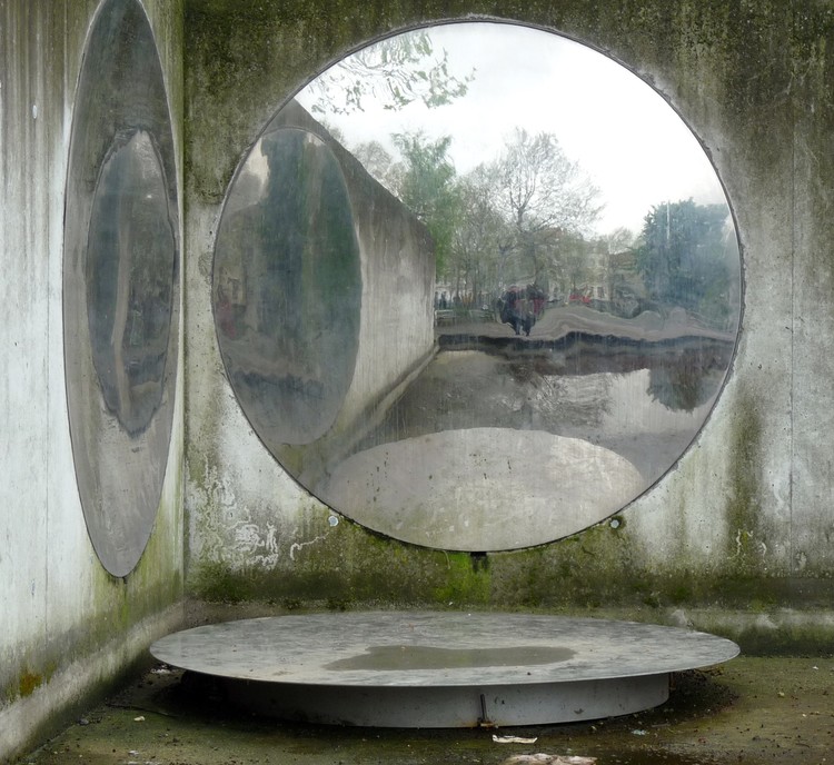 Silvery Reflection