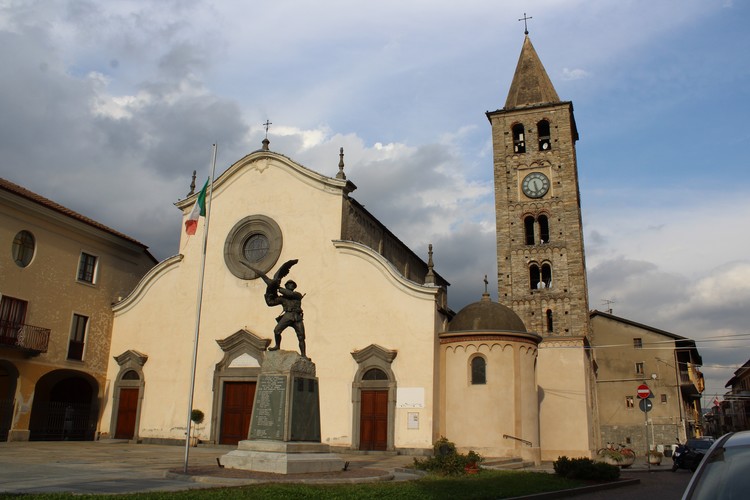 Plaza & Monument