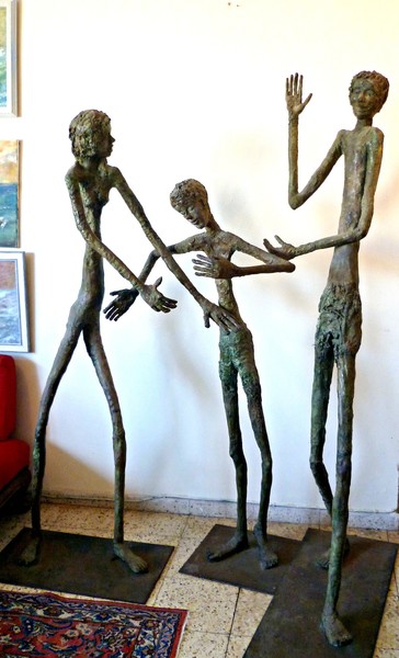 3 figures - bronze