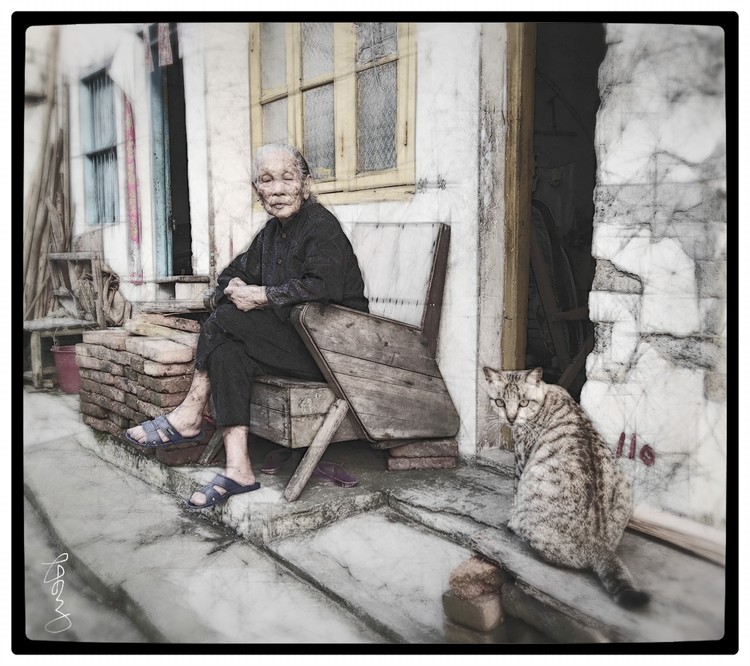Old Wuman and Cat