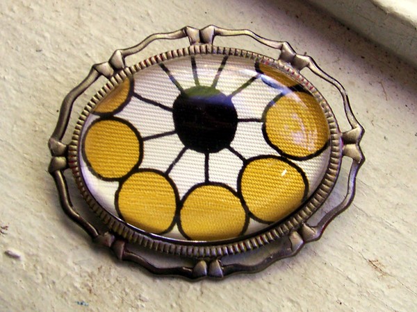 Vintage Wallpaper Brooch. Optic Blossom.