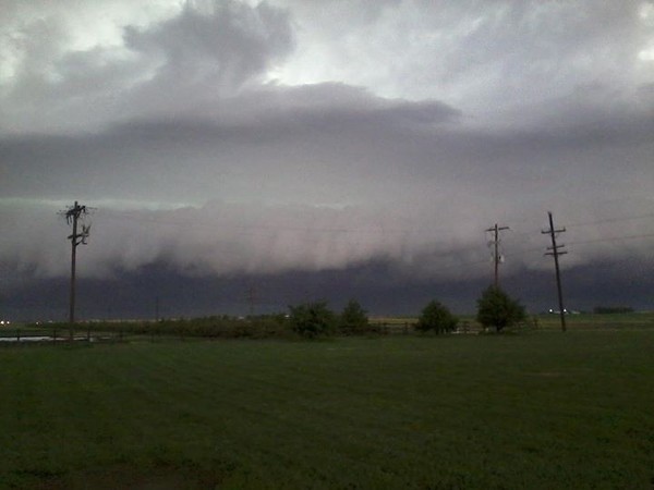 Shelf cloud incoming