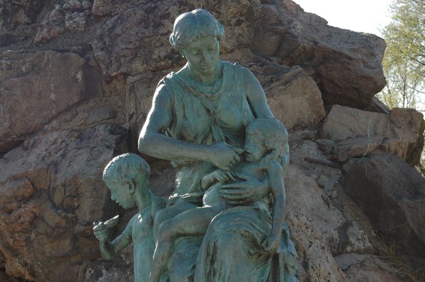 Front view of Albany Statue