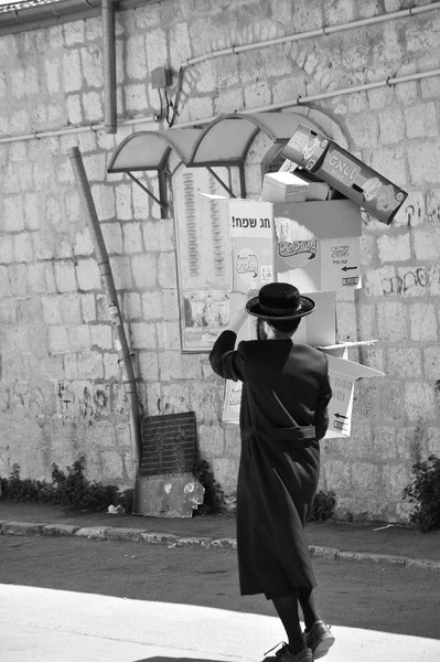 Jerusalem-Orthodocs  jew in Mea shearim