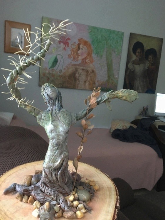 LADY TREE IN MY ROON