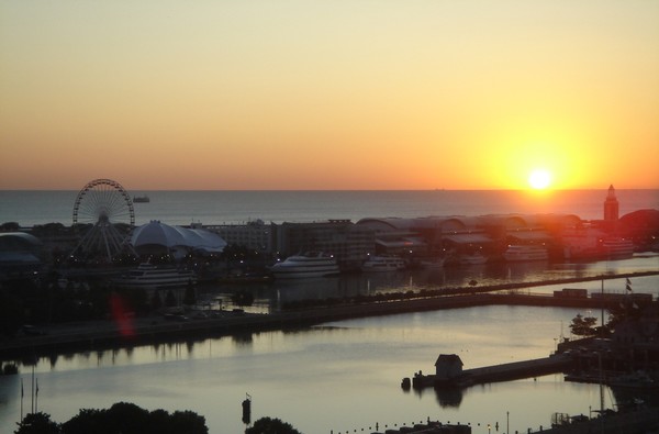 Chicago Navy Pier @ sunrise