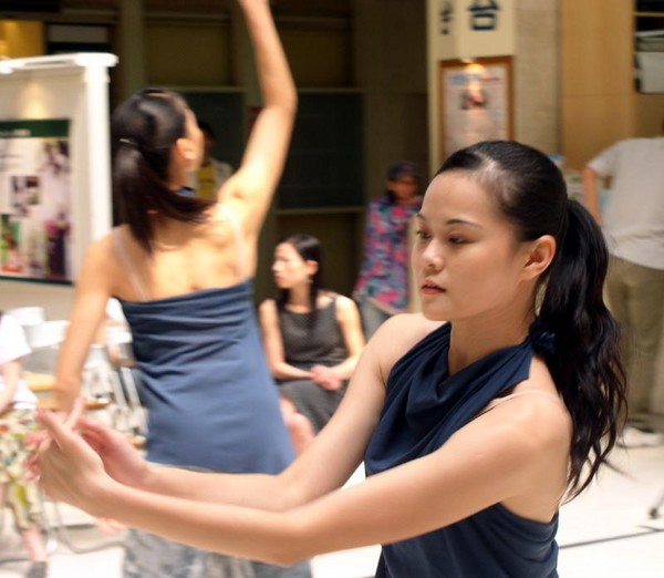 Taiwaneese dancers