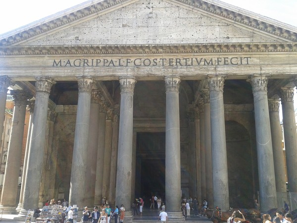 The impressive Pantheon in Rome