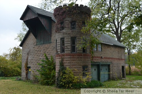 Castle-Barn-Garage