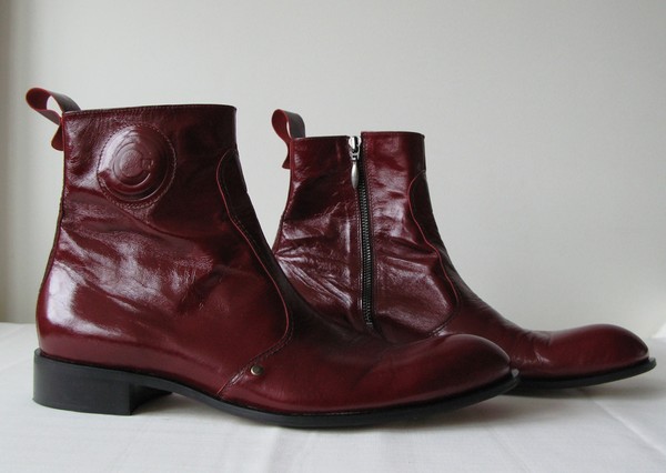 RED SHOES