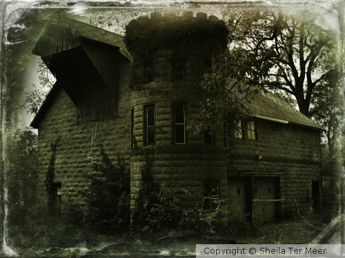 Haunted Castle-Barn-Garage