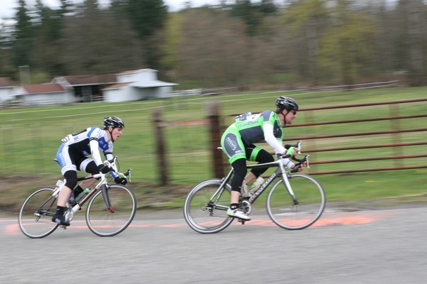 Bicylcle race, coming around the corner