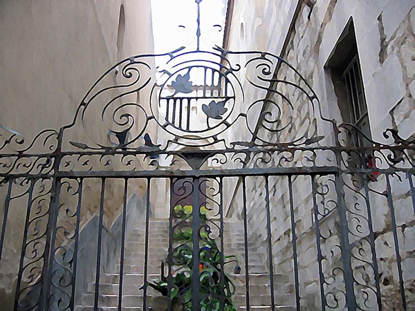 Calle enrejada de Figueras.Cataluña.España.