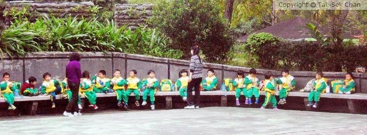 Pupils in Taipei Zoo, 2013