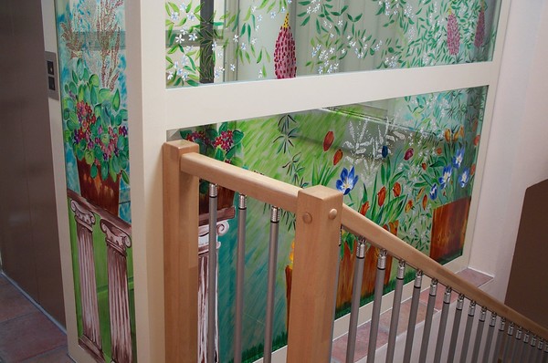 Lift glass painted