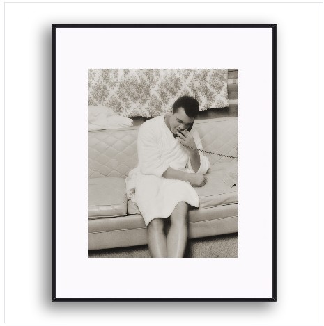 FRAMED-Ali-phones-mom