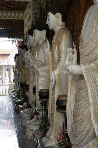statues