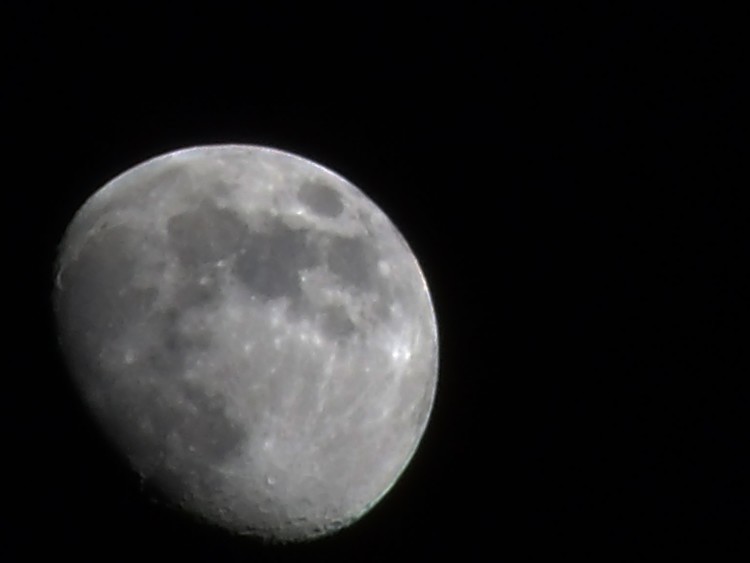 Independent moon