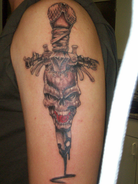Skull with mic/dagger