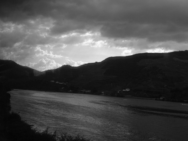 DOURO RIVER - a storm approaching...