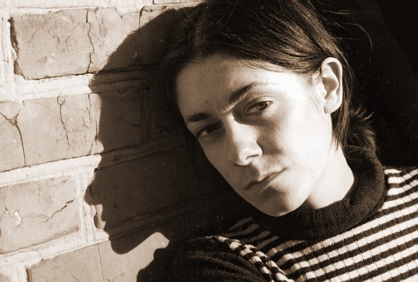 a portret with shadow in black and white