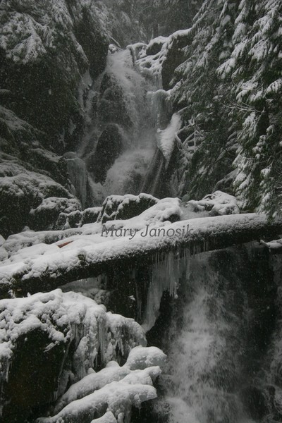 Ranger Falls (2) zoom of top