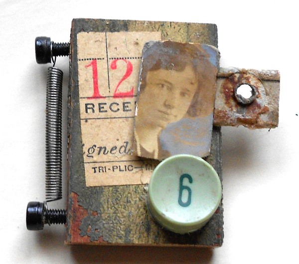 A small brooch