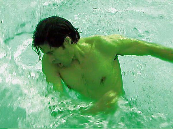 Peter Appleseed boxing Swimming-pool