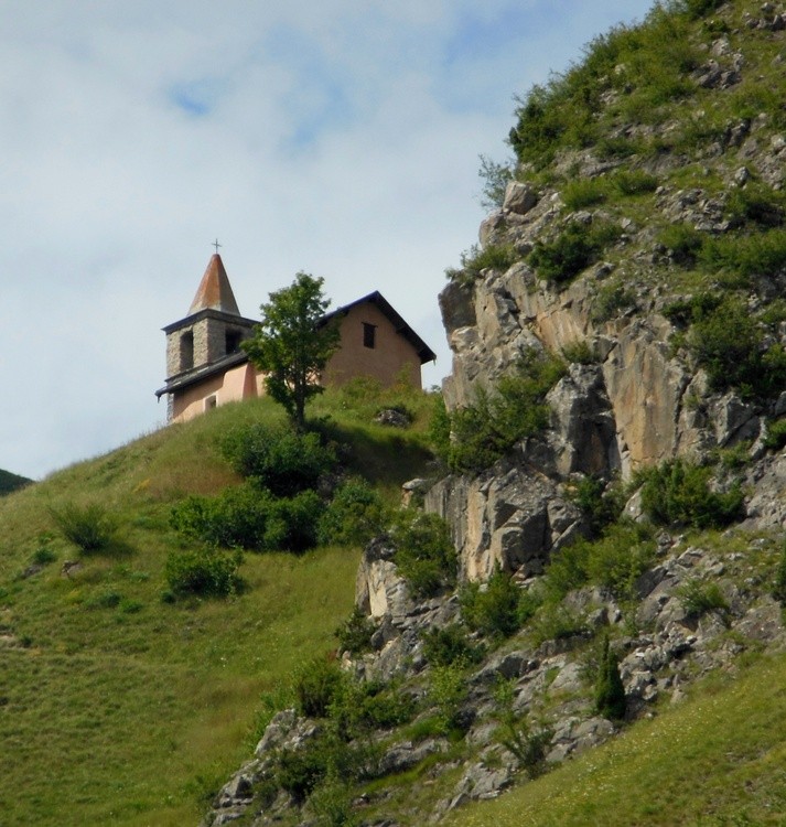  LITTLE CHAPEL IN THE FRENCH ALPS