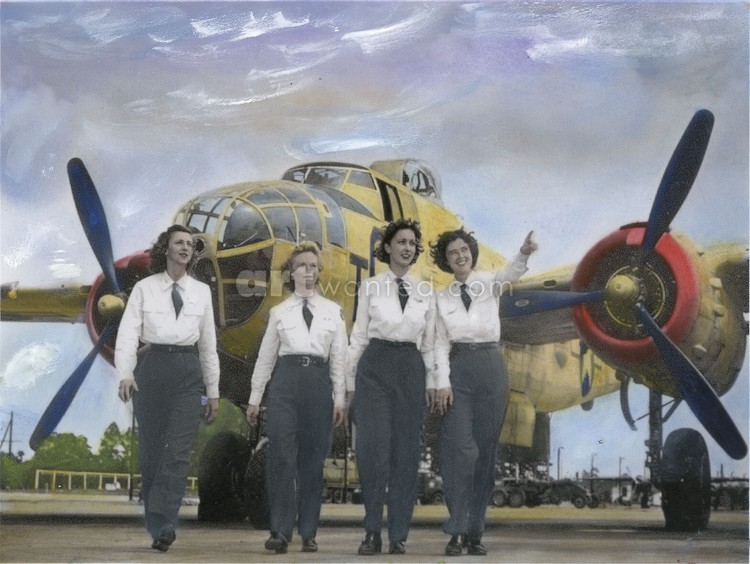 WASP Pilots,WWII, with B-25 Mitchell Bomber