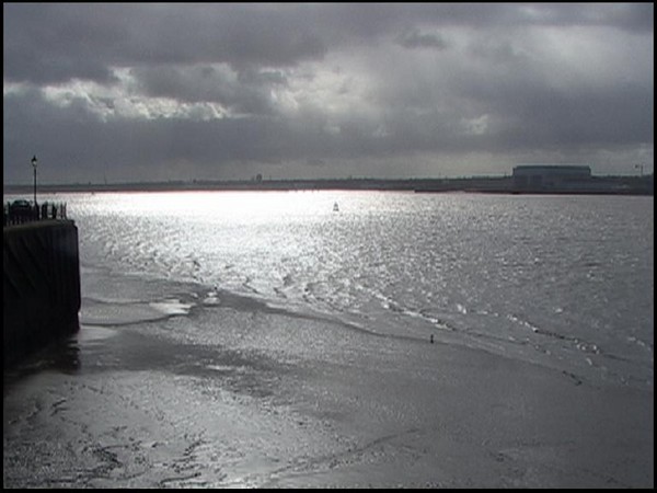 324. River Mersey, Liverpool, UK. 26 Feb. 2007.