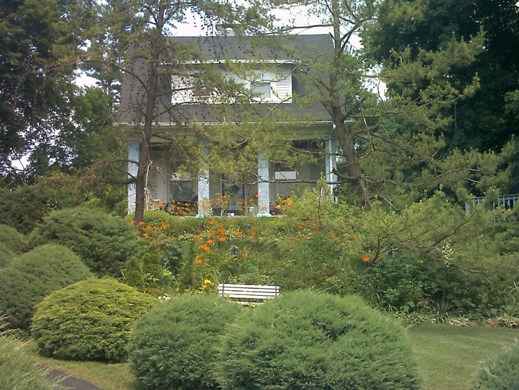RIVER ROAD HOME