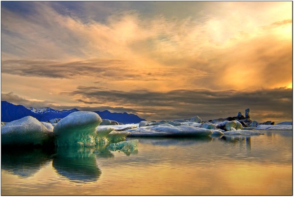 sunset above jokullsarlon