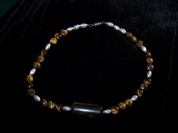 Tiger's eye collar