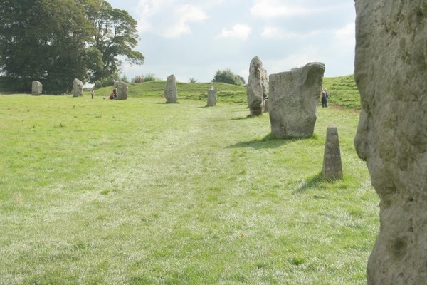 AVERBURY ANCIENT STONES