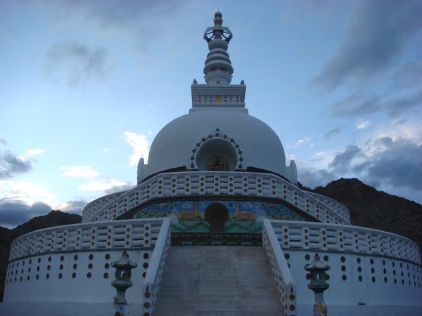 Shanti Stoopa- leh