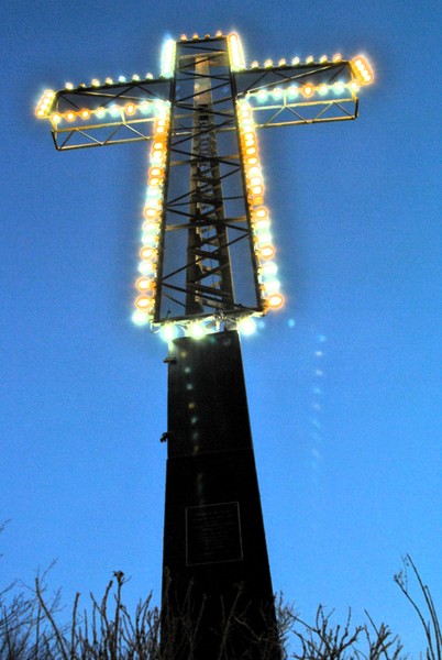 Cross at the Devil's punch bowl